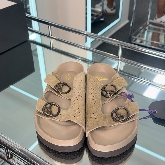Needles sandal - Picture 1 of 3